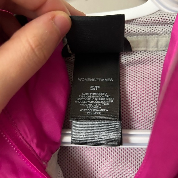 The North Face Pink Windbreaker Jacket - Picture 5 of 5